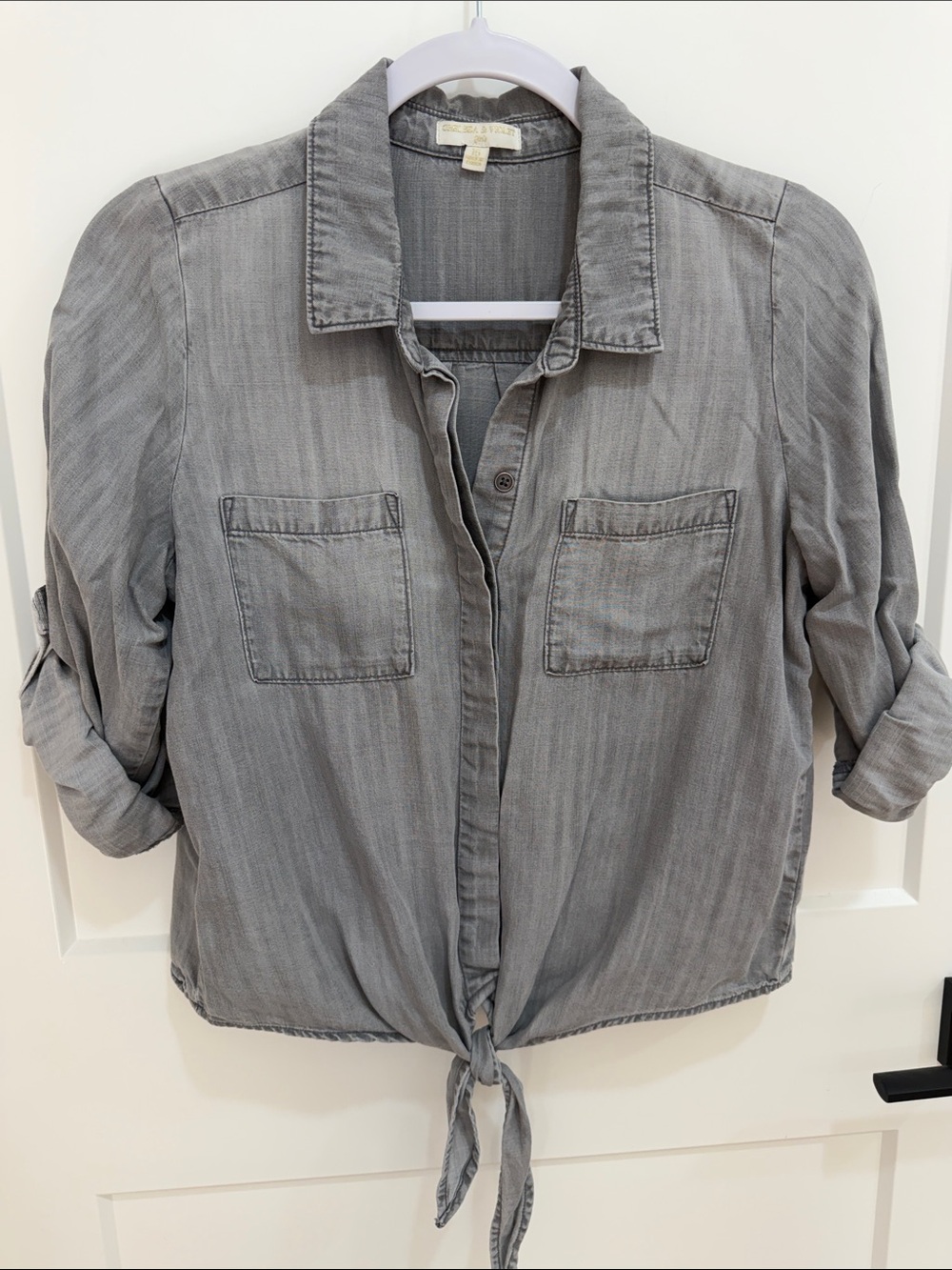 Chelsea & Violet Gray Tie-Front Button-Down Shirt